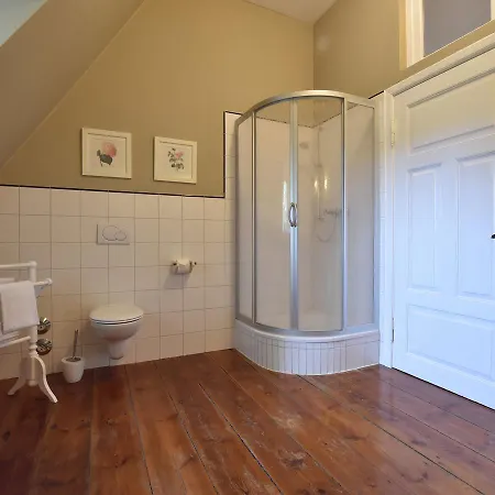Grand In With Garden Apartman