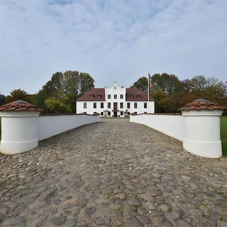 Grand In With Garden * Satow